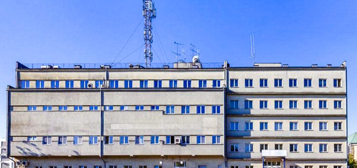 Imponująca bryła nieruchomości komercyjnej na sprzedaż Warszawa okolice
