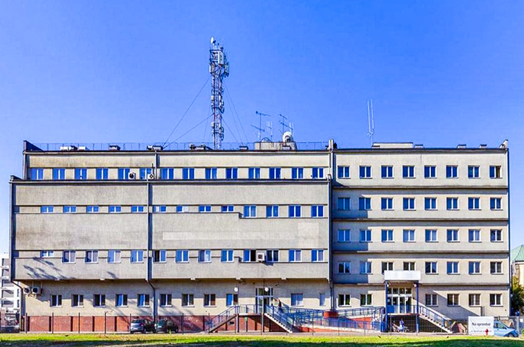 Imponująca bryła nieruchomości komercyjnej na sprzedaż Warszawa okolice