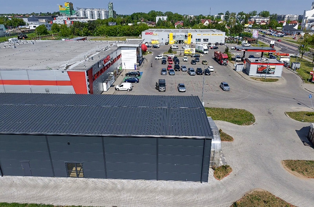 Zdjęcie zrobione dronem pokazujące od góry nieruchomość komercyjną do sprzedaży Białystok okolice
