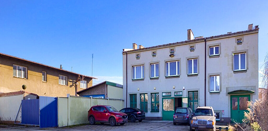 Parking przed nieruchomością inwestycyjną do sprzedaży Częstochowa