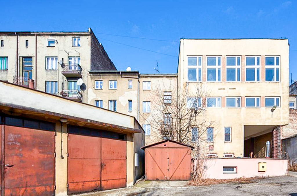 Tylna elewacja nieruchomości komercyjnej do sprzedaży Katowice okolice