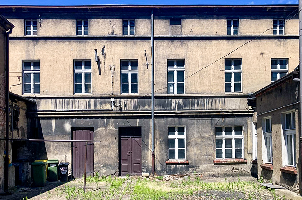 tylna elewacja nieruchomości komercyjnej do sprzedaży Ostrów Wielkopolski