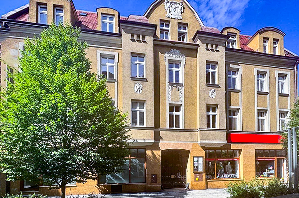 okazała bryła nieruchomości komercyjnej na sprzedaż Ostrów Wielkopolski