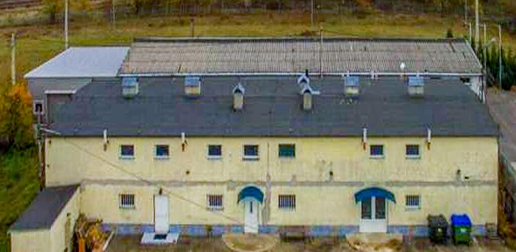 frontowa elewacja nieruchomości inwestycyjnej do sprzedaży Zielona Góra (okolice)