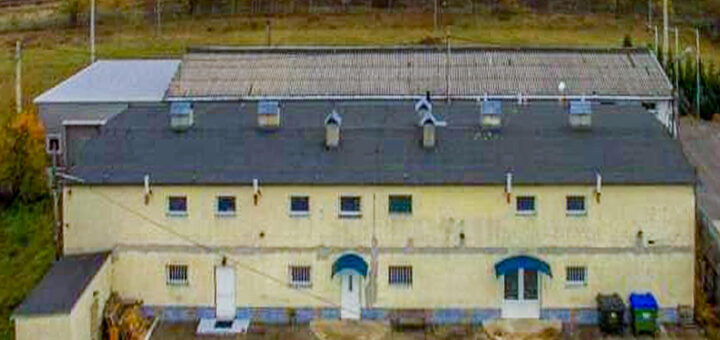 frontowa elewacja nieruchomości inwestycyjnej do sprzedaży Zielona Góra (okolice)