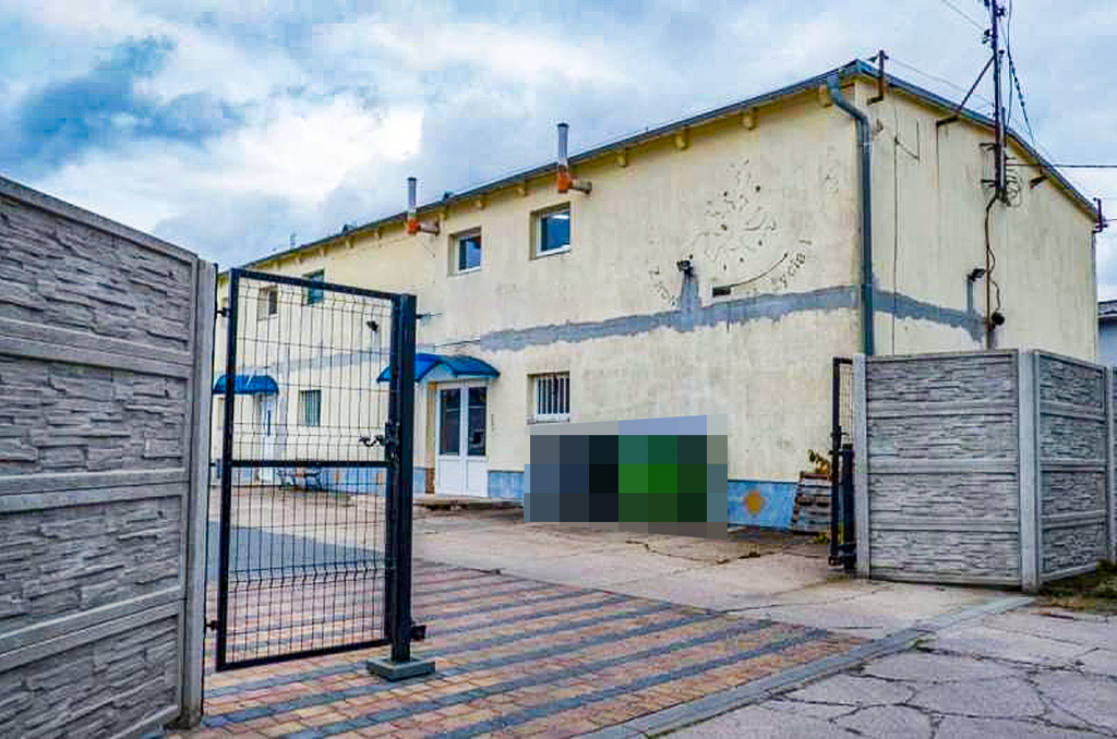 wjazd na teren nieruchomości komercyjnej na sprzedaż Zielona Góra (okolice)