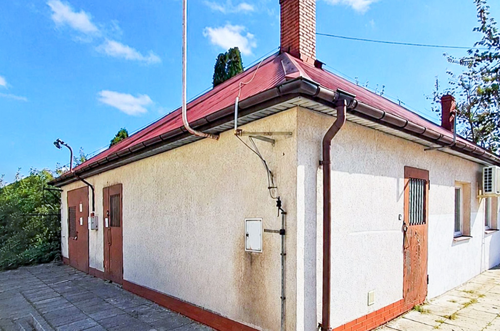jeden z obiektów na terenie nieruchomości komercyjnej na sprzedaż Białystok (okolice)