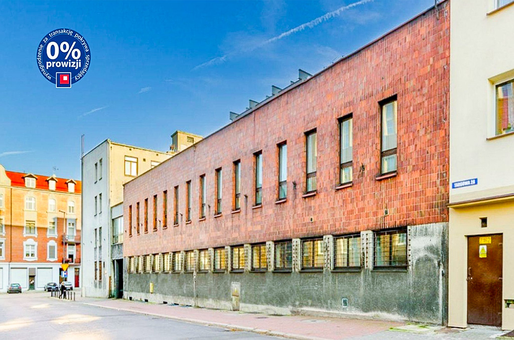 widok od strony ulicy na nieruchomość inwestycyjną do sprzedaży Katowice (okolice)