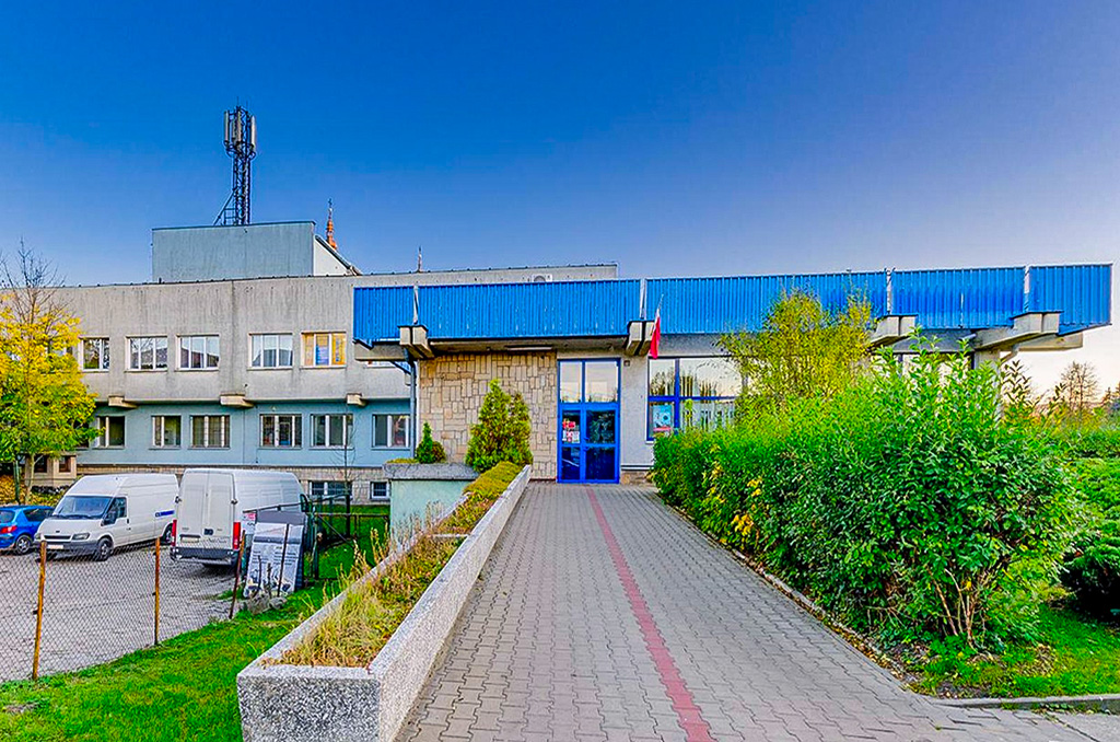 imponujące wejście do nieruchomości komercyjnej do sprzedaży Kraków (okolice)