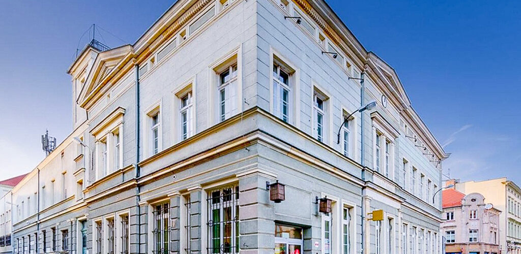widok od strony ulicy na nieruchomość komercyjną do sprzedaży Zielona Góra