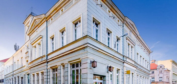 widok od strony ulicy na nieruchomość komercyjną do sprzedaży Zielona Góra
