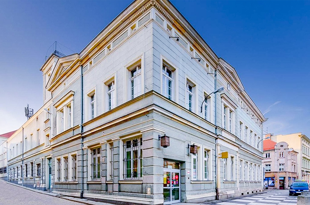 widok od strony ulicy na nieruchomość komercyjną do sprzedaży Zielona Góra