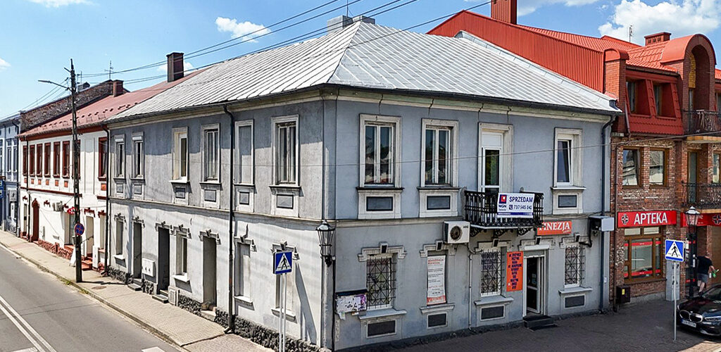 widok od strony ulicy na nieruchomość inwestycyjną do sprzedaży Częstochowa (okolice)