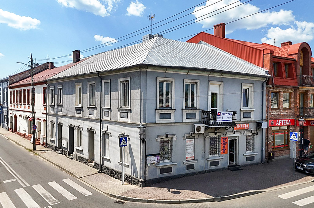 widok od strony ulicy na nieruchomość inwestycyjną do sprzedaży Częstochowa (okolice)