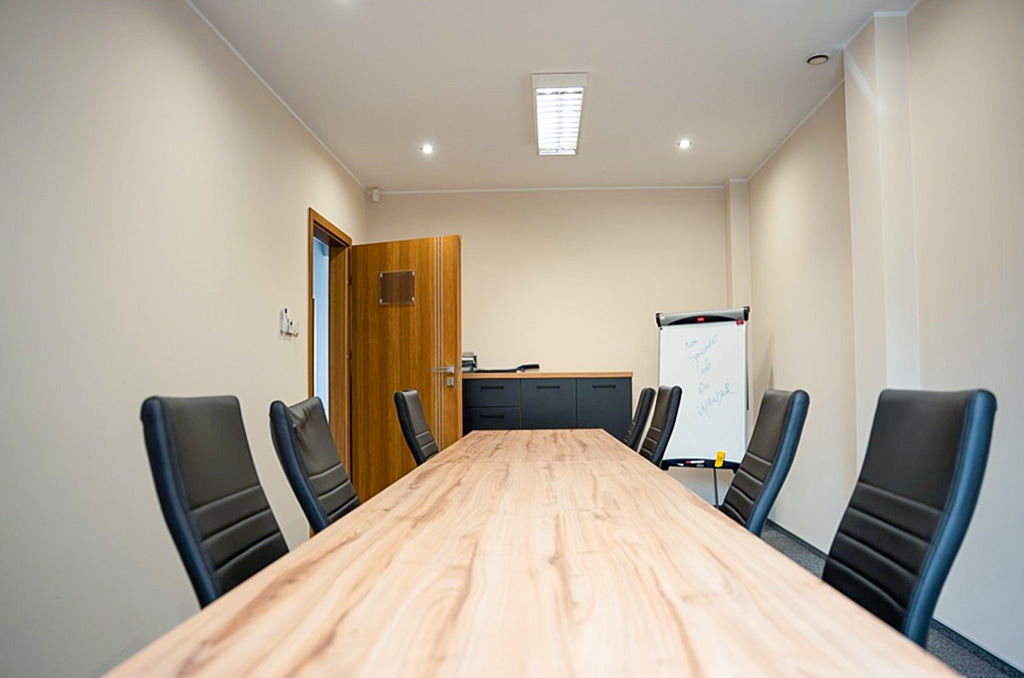 sala konferencyjna w środku nieruchomości inwestycyjnej na sprzedaż Katowice (okolice)