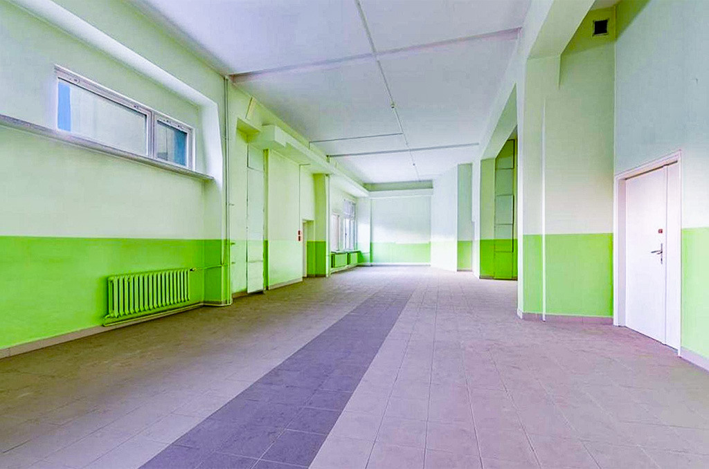 ogromny korytarz w nieruchomości inwestycyjnej na sprzedaż Kraków (okolice)