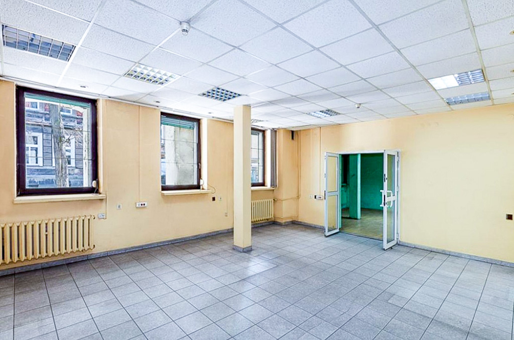 przestronne pomieszczenie na terenie nieruchomości komercyjnej do sprzedaży Opole (okolice)