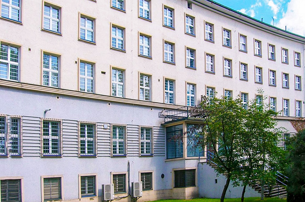 frontowa elewacja nieruchomości komercyjnej na sprzedaż Opole