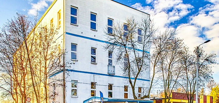 frontowa elewacja nieruchomości inwestycyjnej do sprzedaży Piotrków Trybunalski (okolice)