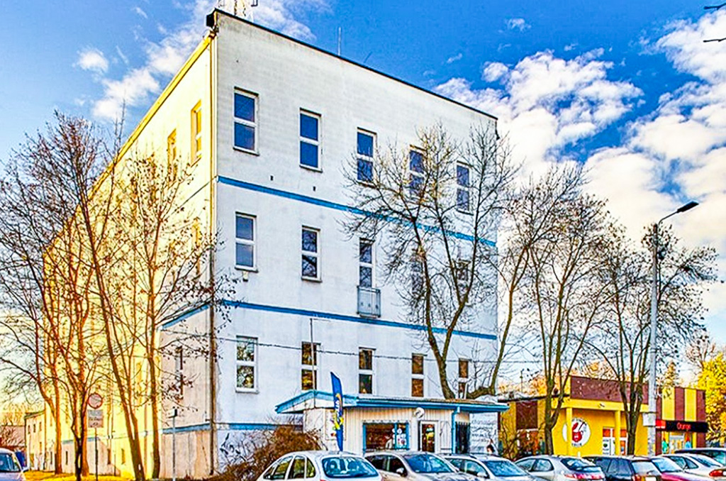 frontowa elewacja nieruchomości inwestycyjnej do sprzedaży Piotrków Trybunalski (okolice)