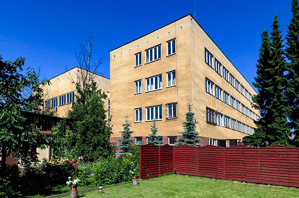 zadbana działka wokół nieruchomości inwestycyjnej na sprzedaż Poznań (okolice)