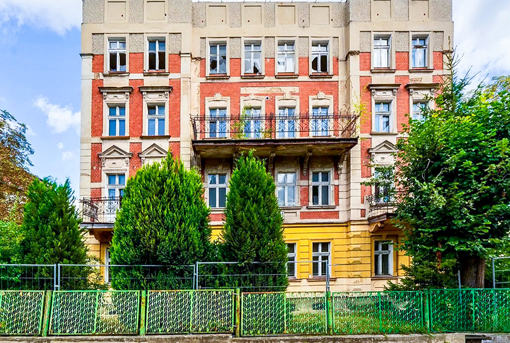 widok z przodu na nieruchomość inwestycyjną na sprzedaż Wałbrzych (okolice)