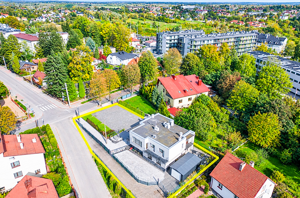 zatopiona wśród zieleni bryła nieruchomości komercyjnej na sprzedaż Sandomierz