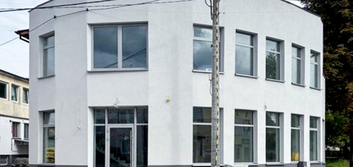 frontowa elewacja nieruchomości inwestycyjnej do sprzedaży Piotrków Trybunalski (okolice)