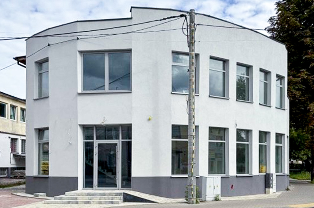 frontowa elewacja nieruchomości inwestycyjnej do sprzedaży Piotrków Trybunalski (okolice)