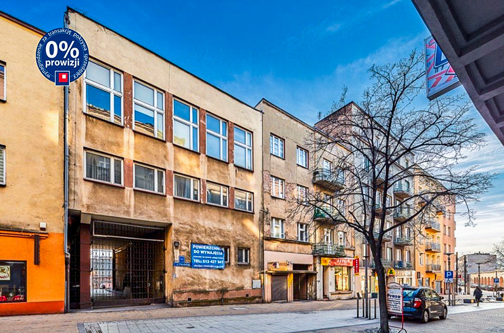 zdjęcie wykonane z ulicy pokazujące nieruchomość inwestycyjną na sprzedaż Katowice (okolice)
