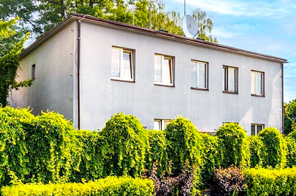 zatopiona w zielenie bryła nieruchomości komercyjnej do sprzedaży Łódź (okolice)