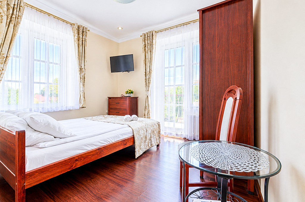pokój hotelowy na terenie nieruchomości komercyjnej na sprzedaż Sandomierz